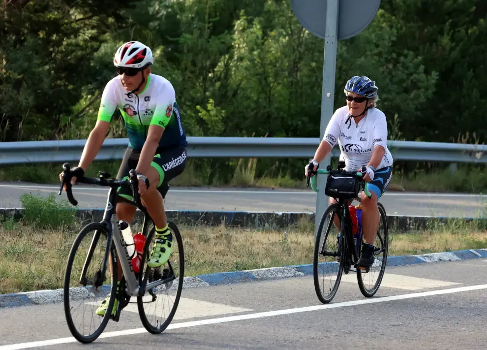 El calor no ha podido con las ganas de los ciclistas y han sido muchos los que se han lanzado a disputar el recorrido.