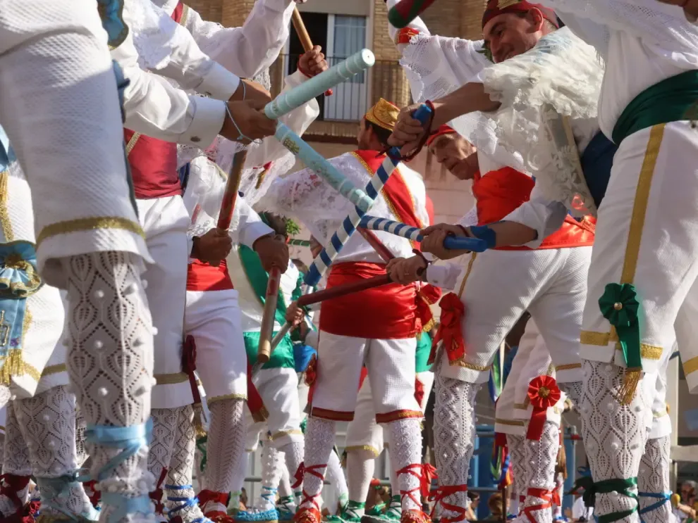 Los danzantes llevan sus bailes a este tradicional acto.