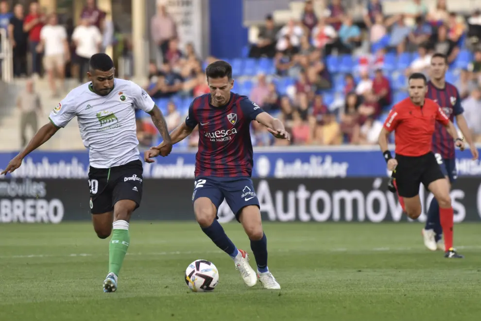 La SD Huesca ha empatado a cero ante el Racing de Santander en uno de los peores partidos de los azulgranas.