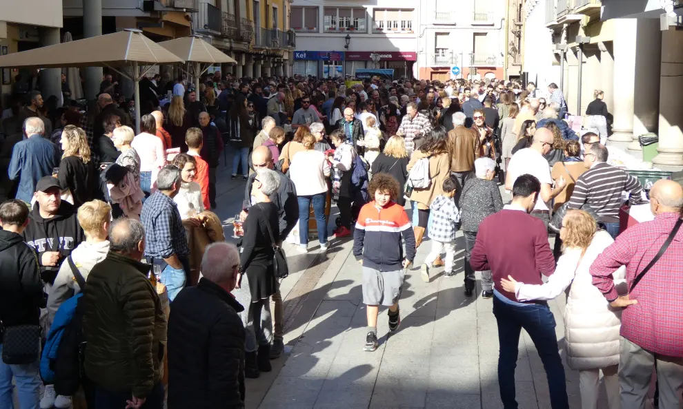 En la cita, celebrada en la plaza del Mercado en medio de un gran ambiente, se han degustado 2.400 tapas y 2.600 copas
