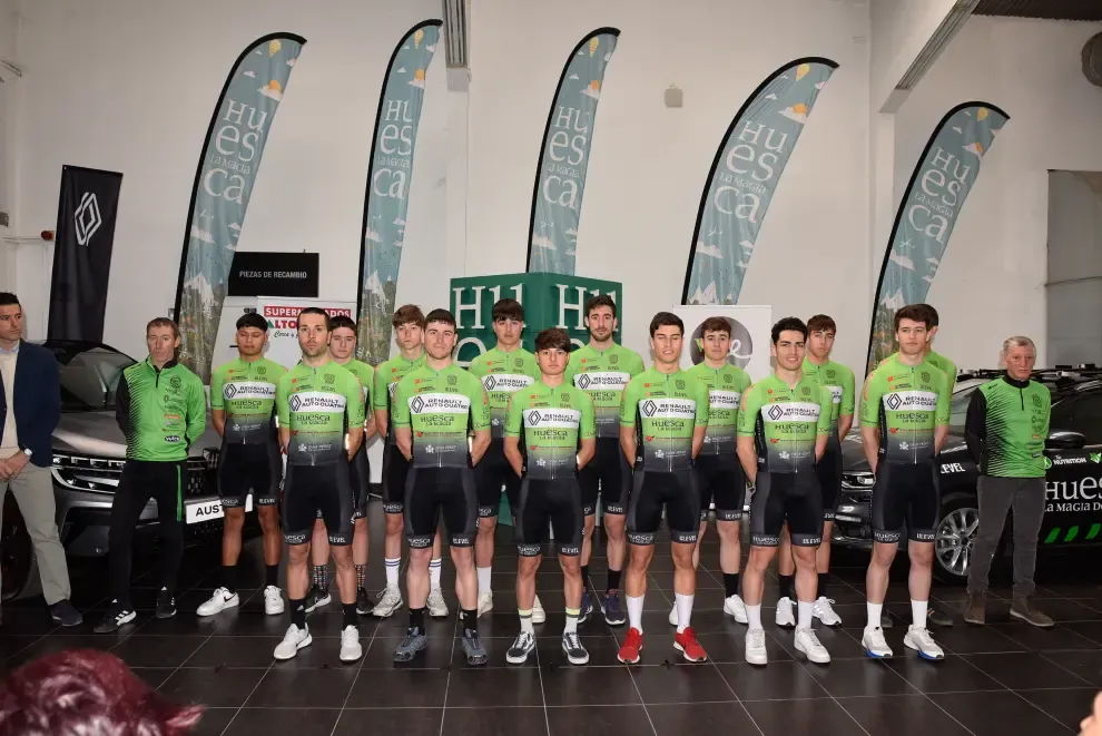El Club Ciclista Oscense ha presentado a todos sus equipos de ciclismo para esta temporada.
