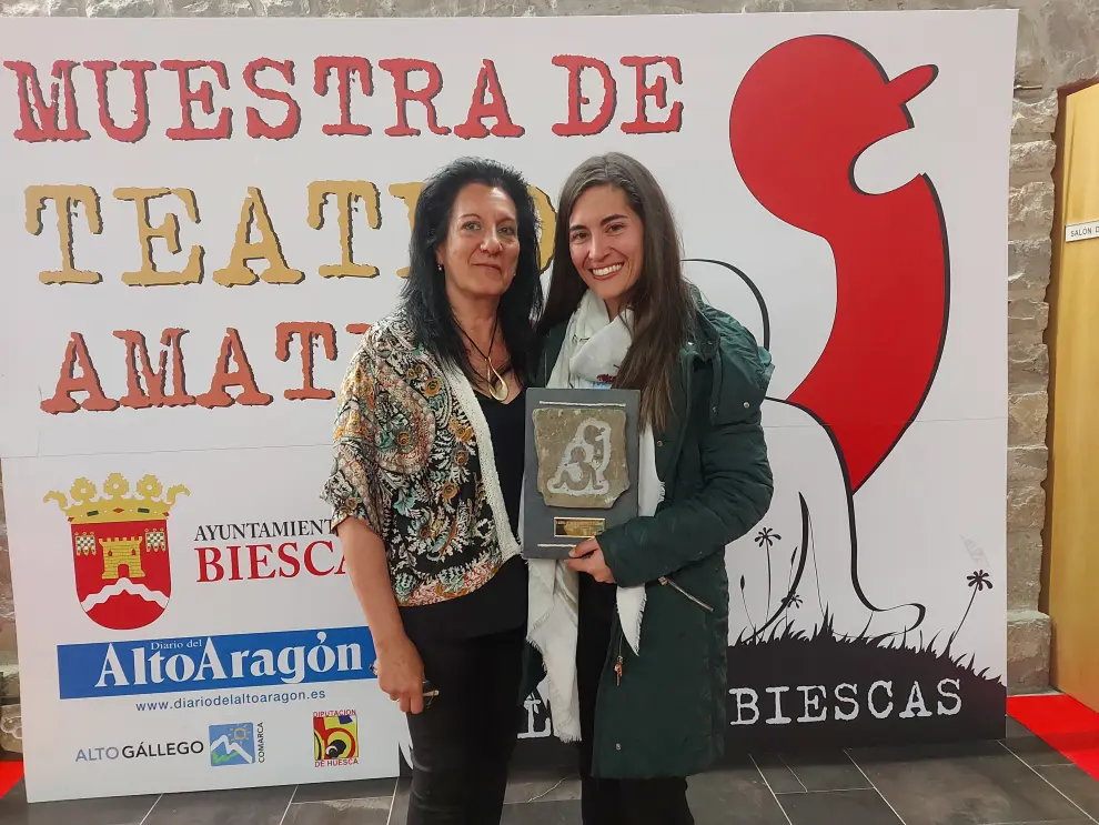 Mercedes Portella dio el premio Mejor Dirección a Laura Orts en nombre de Marcos Altuve.