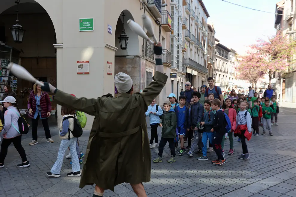 La marea multicolor por la diversidad toma las calles de Huesca