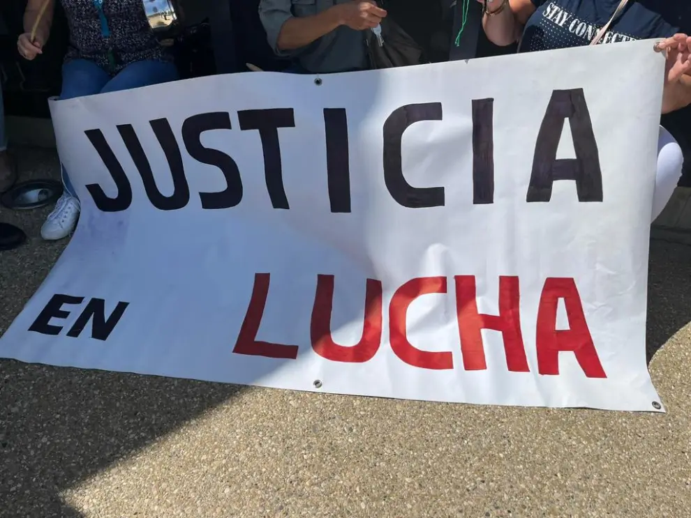 El acto reivindicativo ha tenido lugar frente a los juzgados de Huesca.