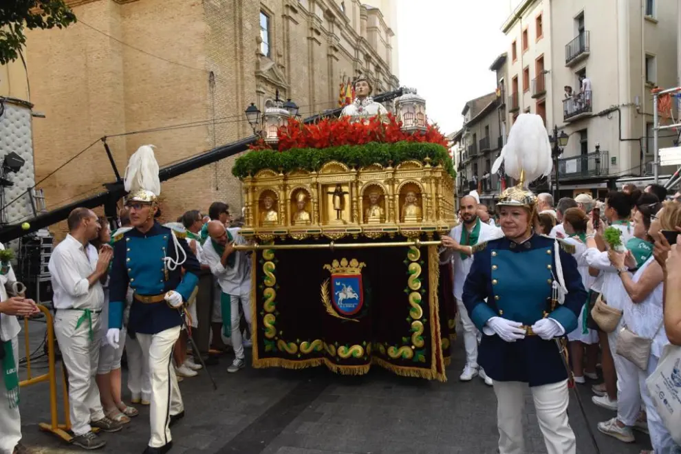 La procesión del 10 de agosto viste Huesca de tradición y solemnidad
