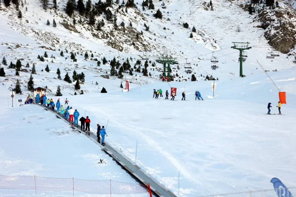Apertura pistas de esqui Formigal Anayet 16 12 2023 Foto LAURA AYERBE [[[DDA FOTOGRAFOS]]]