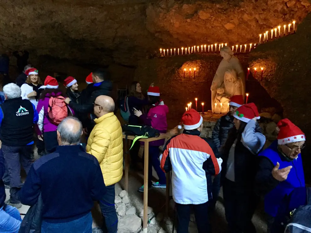 Un año más numerosas personas acudieron a la Gorgas de San Julián en el día de Navidad