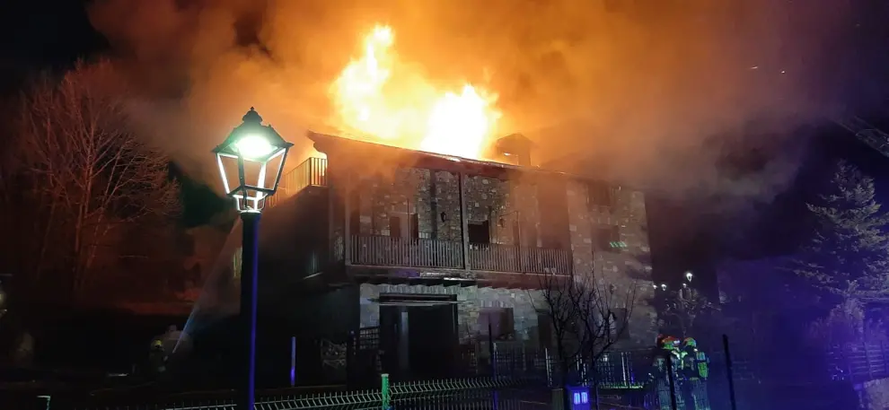 Las llamas eran visibles en el exterior del edificio