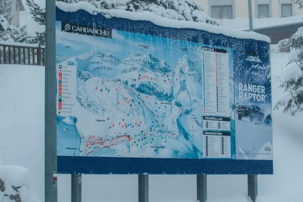La nevada toma fuerza en las estaciones del Pirineo y deja circulación difícil en algunos puntos