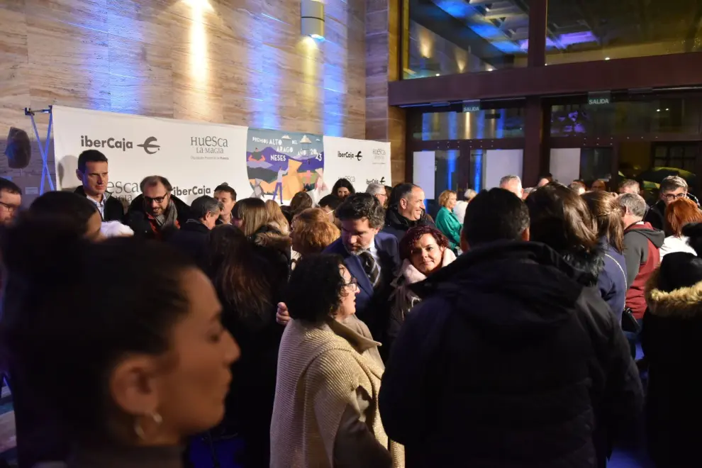 Premiados, invitados y público posan a su llegada al teatro Olimpia de Huesca para disfrutar de la velada.