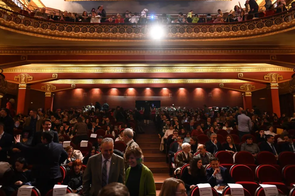 La Gala de las Pajaritas brilla en un Teatro Olimpia de Huesca a rebosar.