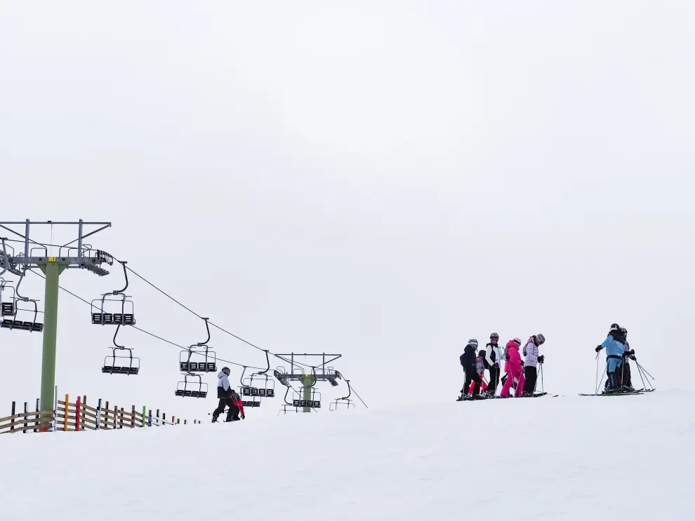 Las estaciones de esquí del Grupo Aramón amplían kilómetros en un fin de semana de sol y actividades para todos los públicos