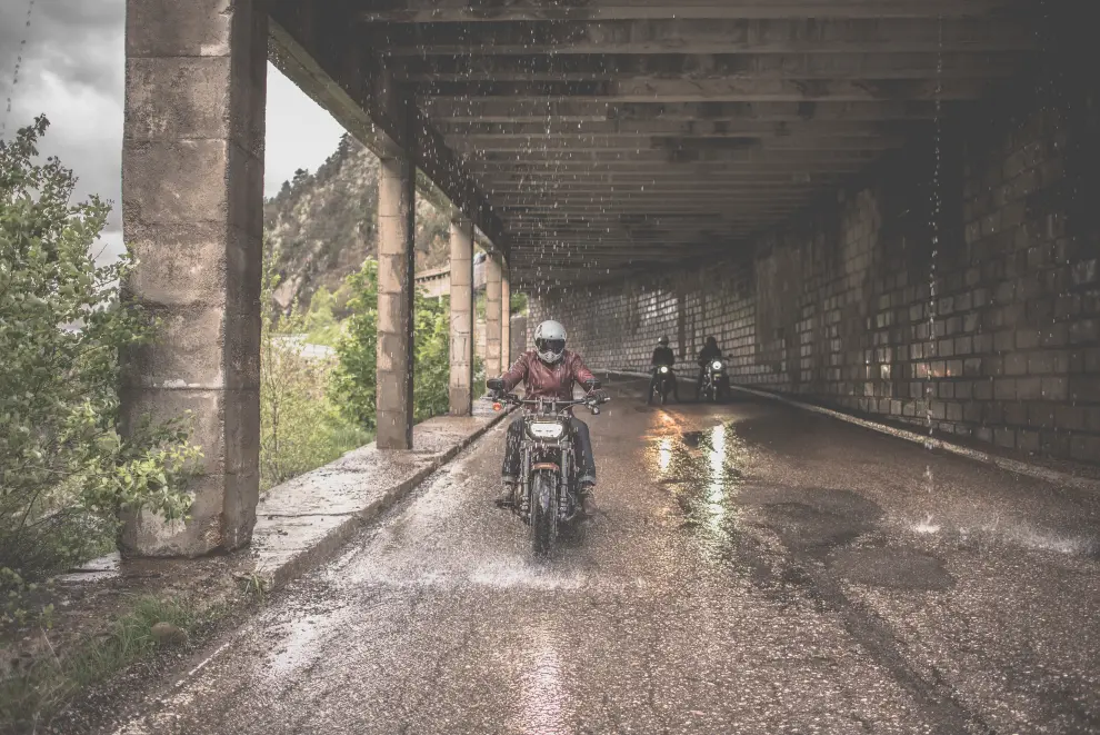 Recorrer la moto en la provincia.