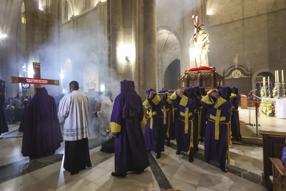 La lluvia frustra las procesiones de la Enclavación y Jesús Nazareno en Huesca.