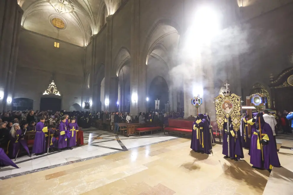 La lluvia frustra las procesiones de la Enclavación y Jesús Nazareno en Huesca.