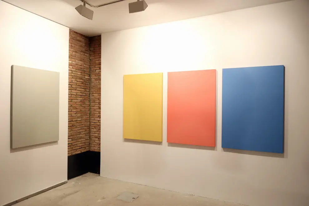 El artista contemporáneo invita a reflexionar con su última exposición ¿Por qué las viviendas sociales tienen fachadas de colores?, sobre Villa Isabel.