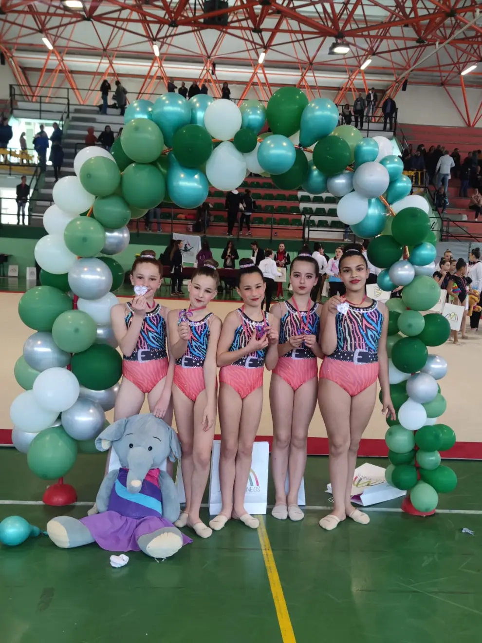 Cerca de 400 gimnastas se dieron cita en el polideportivo Olimpia para disputar el torneo anual organizado por el Club Jacetano GRD.