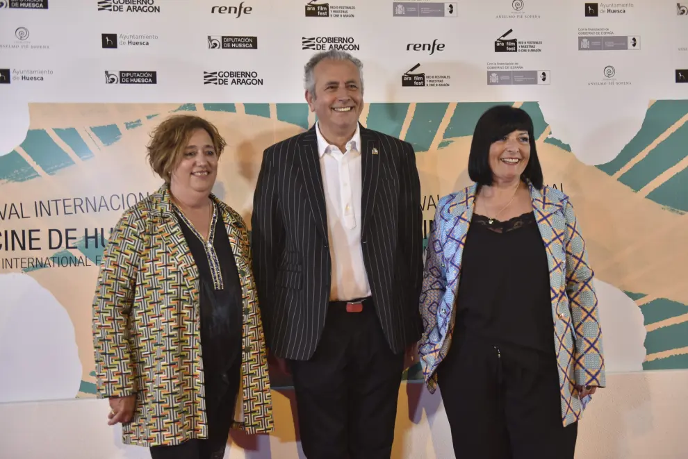 La noche del martes se convirtió en un homenaje a la vida artística de Victoria Abril, quien recbió el Premio Luis Buñuel del Festival entre el cariño y ovaciones de los oscenses, en un Teatro Olimpia a rebosar.