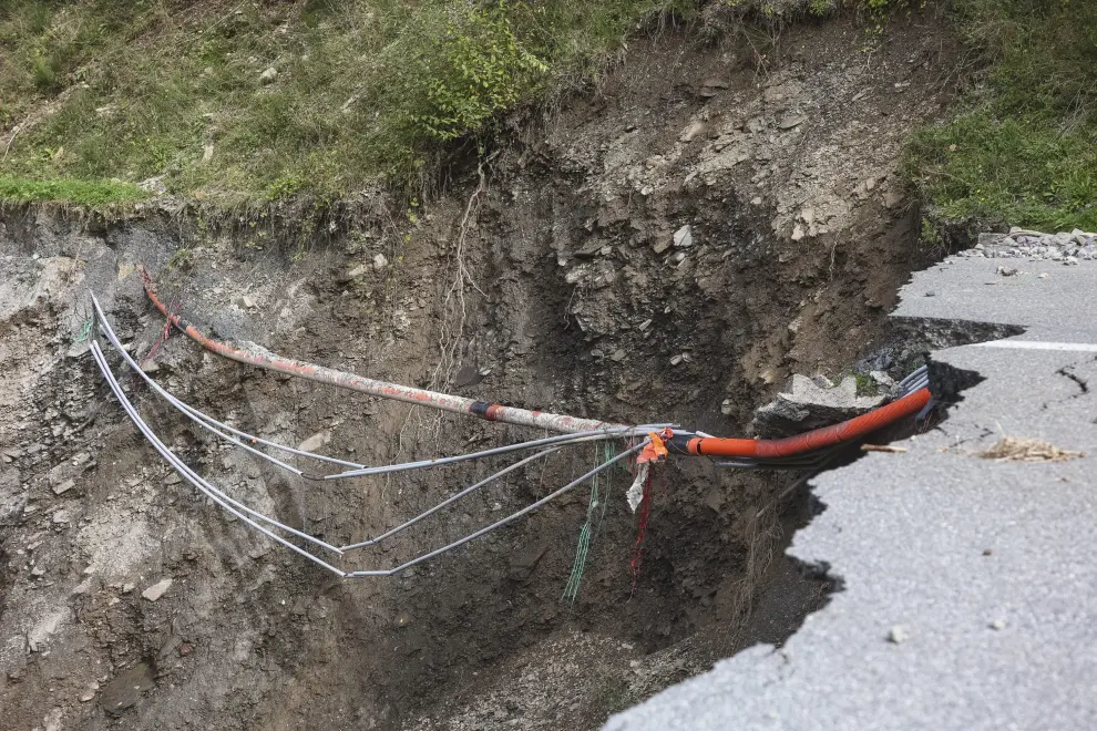 Socavón en la RN 134, un mes después de la dana