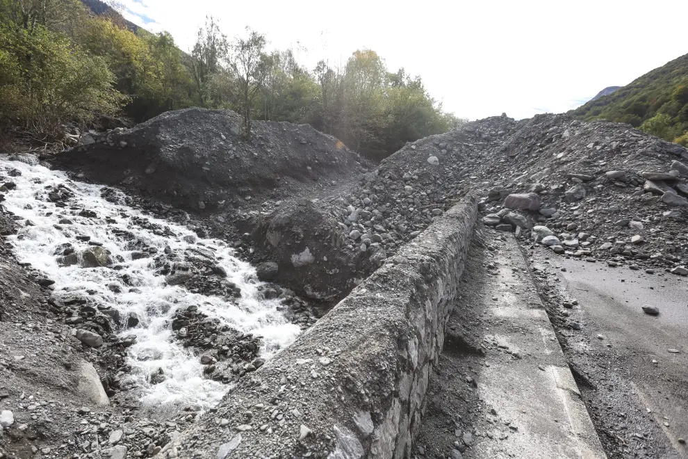 Socavón en la RN 134, un mes después de la dana