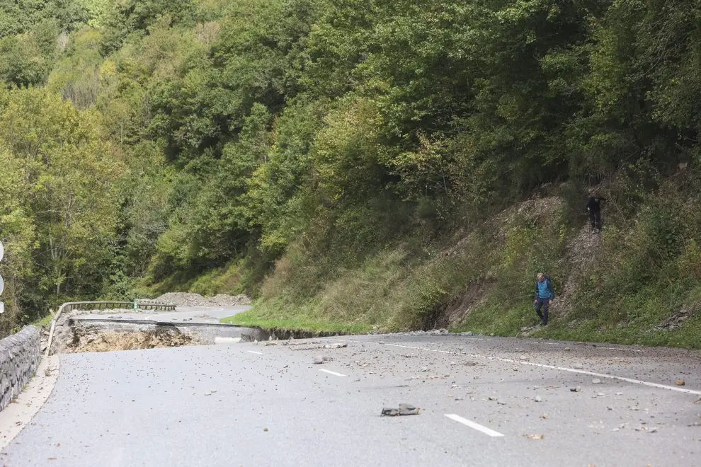 Socavón en la RN 134, un mes después de la dana