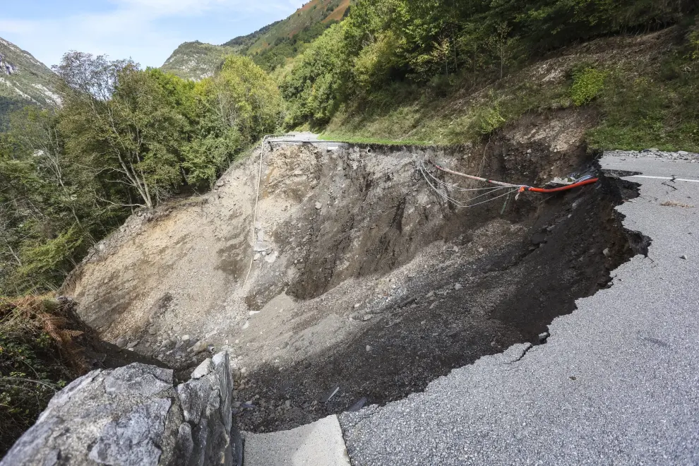 Socavón en la RN 134, un mes después de la dana