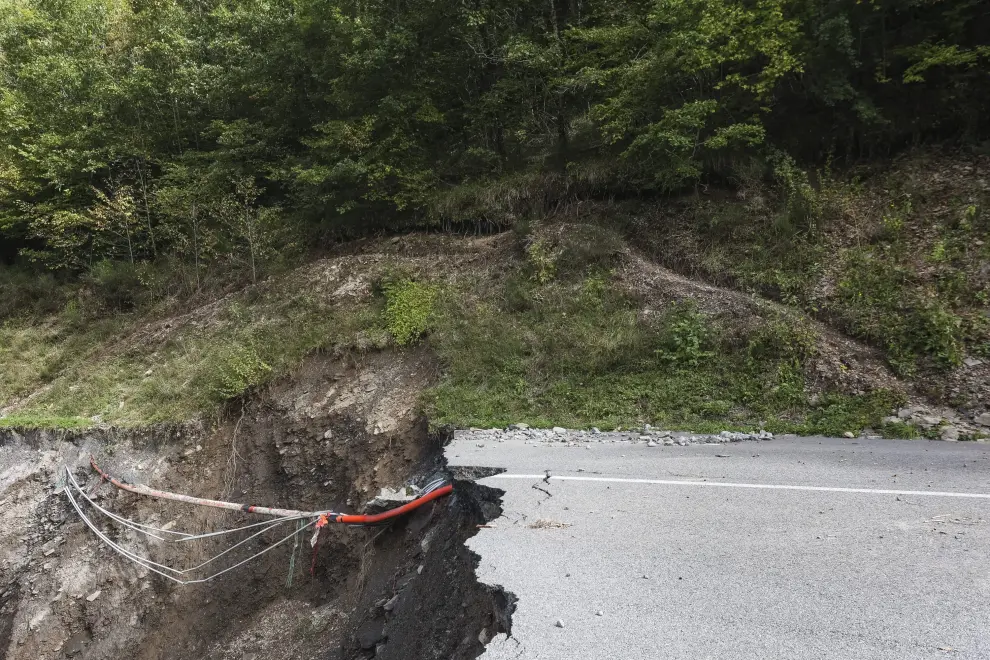 Socavón en la RN 134, un mes después de la dana