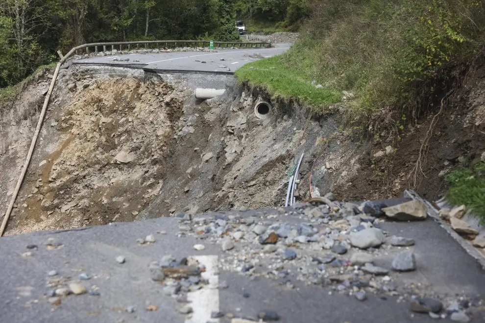 Socavón en la RN 134, un mes después de la dana