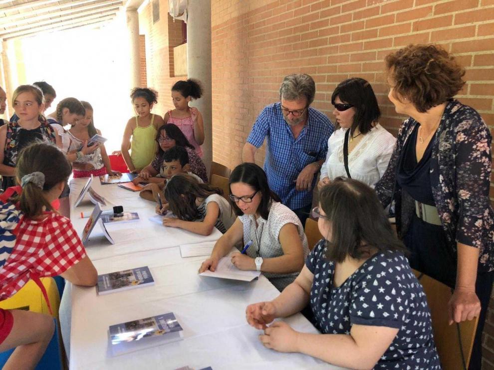 Down Huesca presenta "Poesía y diversidad", su libro más coral