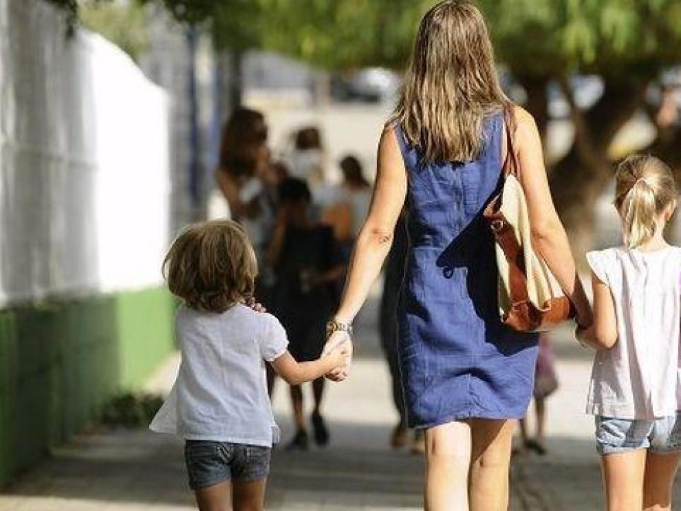 Familias monoparentales de Aragón puntuarán más en la escolarización de 2020