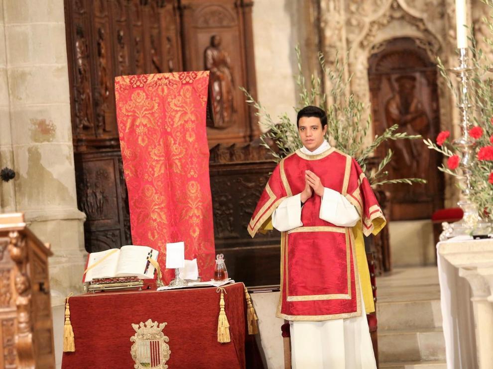 Los oscenses celebran el Domingo de Ramos de puertas para adentro