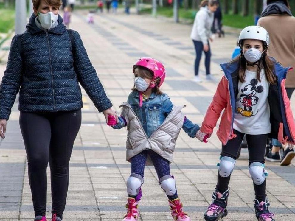 La OMS recomienda el uso de mascarilla para los niños a partir de 12 años