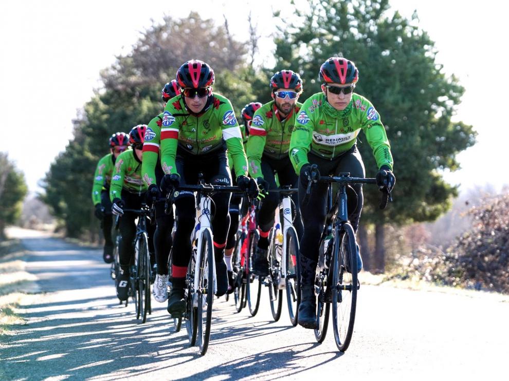 El Club Ciclista Oscense se reúne en la Jacetania para aferrar la unión del grupo