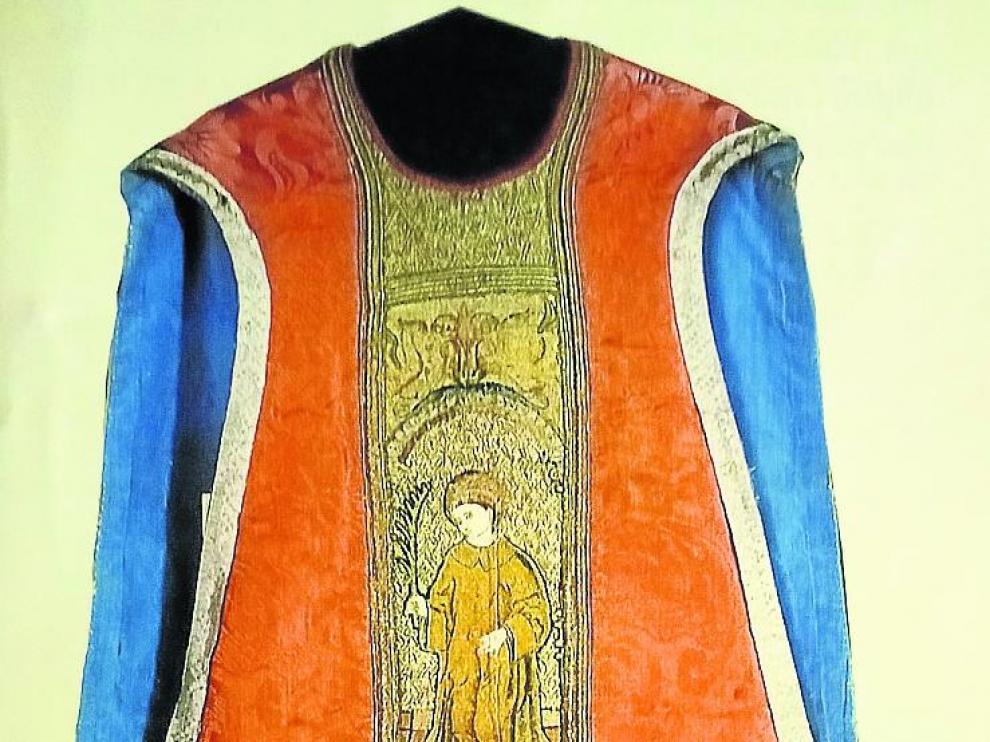 La Casulla de San Vicente, de Roda de Isábena, está entre las piezas devueltas el viernes.
