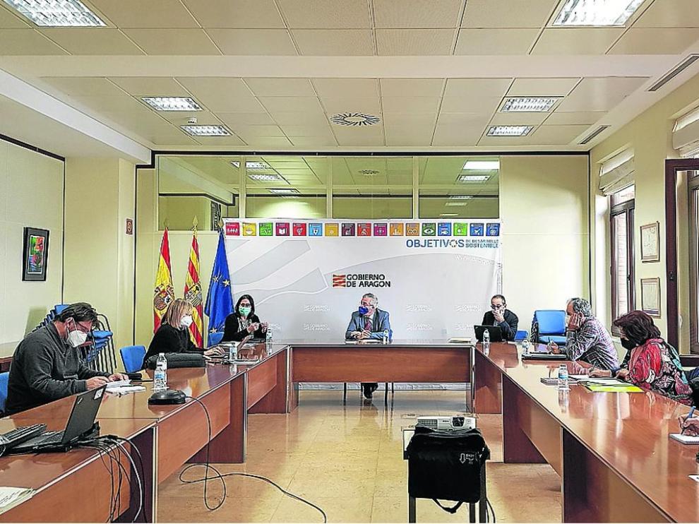 Reunión celebrada ayer entre Gobierno de Aragón y organizaciones agrarias.