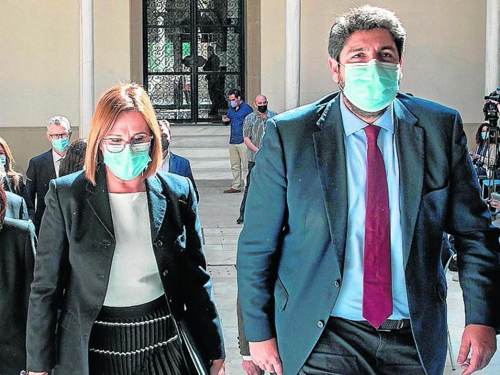 Isabel Franco y Fernando López Miras, tras la rueda de prensa convocada este viernes.