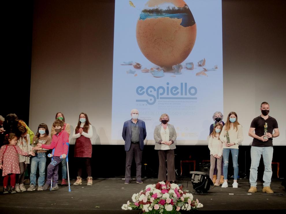 En la imagen, premiados y autoridades.