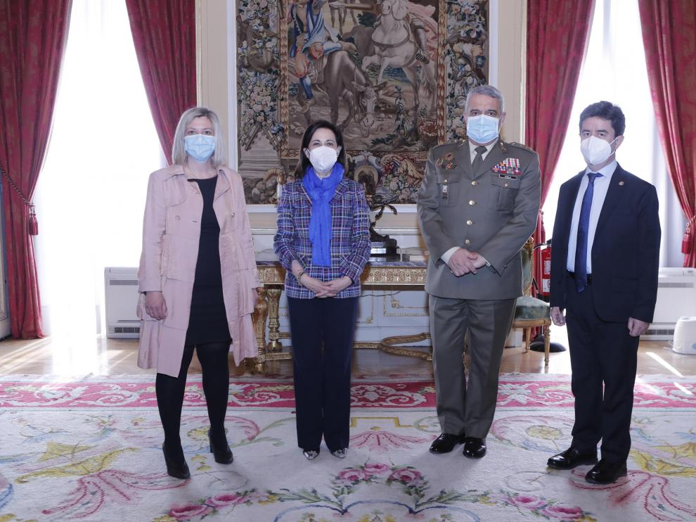 Luis Felipe recibe la Cruz del Mérito Militar con Distintivo Blanco.