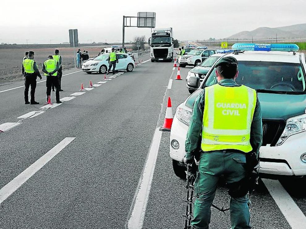 Control de la Guardia Cilvia a la entrada de Alicante desde Madrid