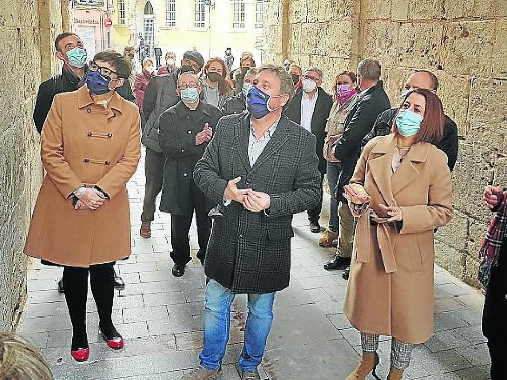 Visita de autoridades ayer para conocer el resultado final de la obra de restauración de la Catedral de Teruel.
