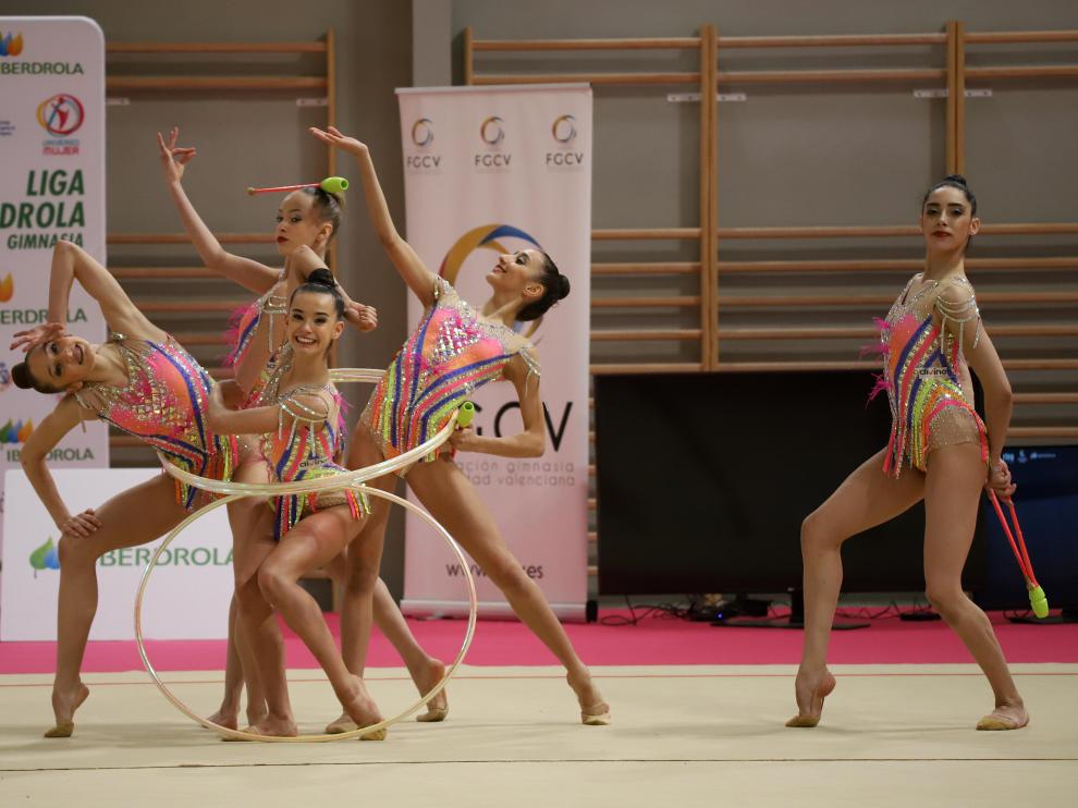 El conjunto español, en una exhibición realizada días antes de viajar a Uzbekistán.
