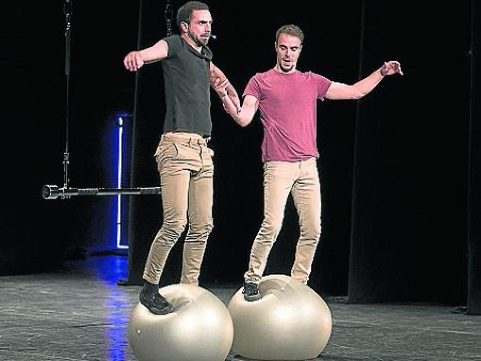 Seon desplegó las artes circenses sobre las tablas del Olimpia con su espectáculo Infinit.
