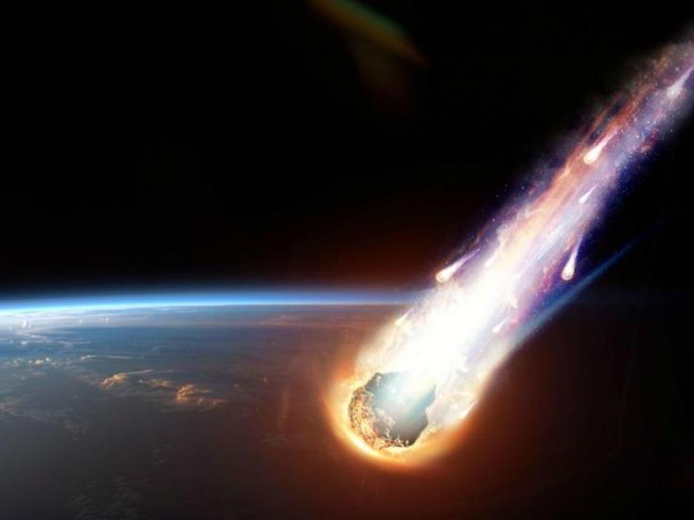 Una bola de fuego sobrevuela el Mediterráneo.