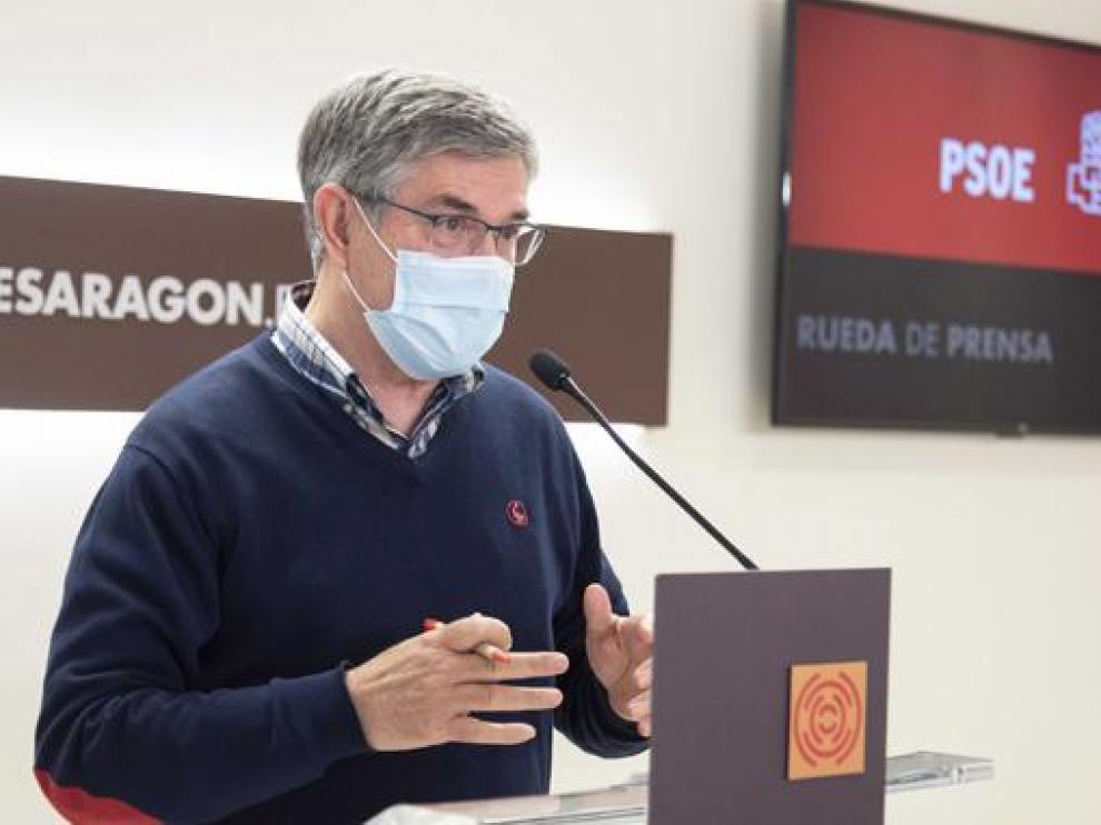 El portavoz socialista en las Cortes de Aragón, Vicente Guillén, este martes en rueda de prensa.