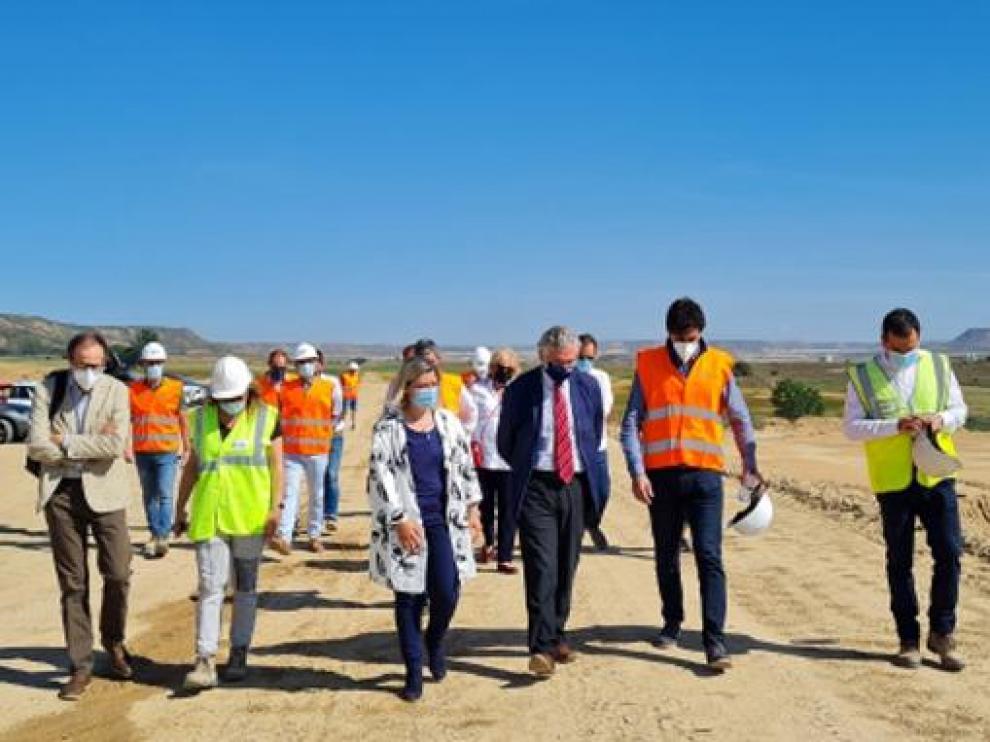 El consejero Olona visita las obras de modernización integral del regadío de Alcolea de Cinca.