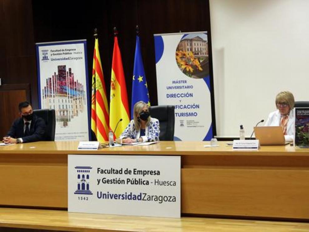 Presentación del libro en la Facultad de Empresa y Gestión Pública de Huesca.