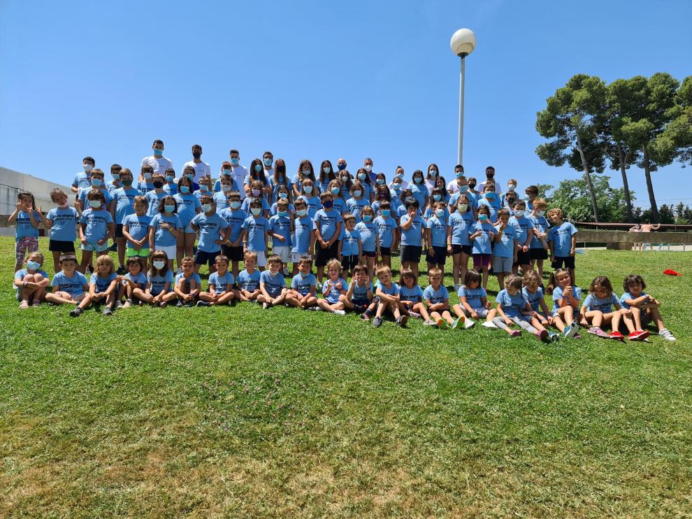 Ochenta niños han participado en el primer turno del campus deportivo.