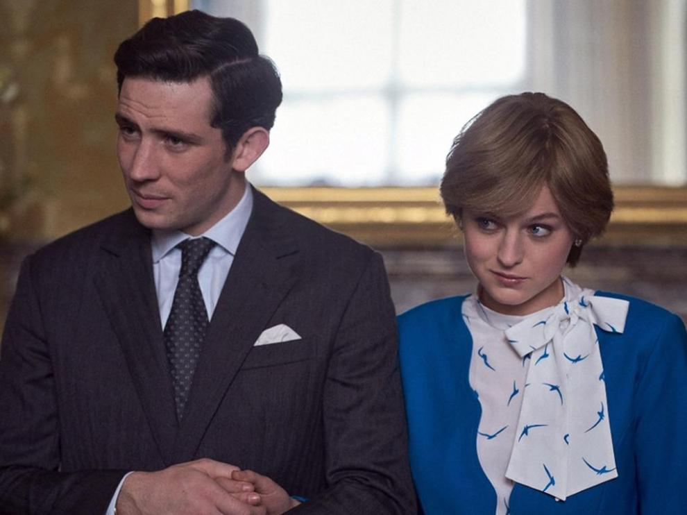 Josh O’Connor y Emma Corrin en la temporada 4 de The Crown.