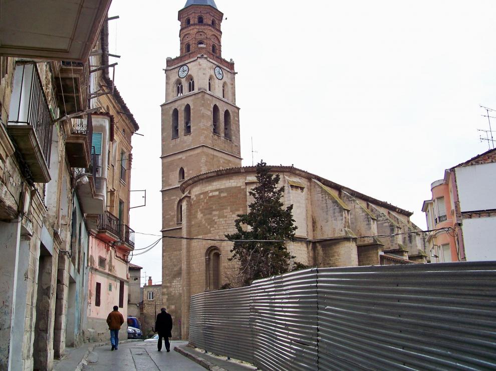 La valle del solar que protege el solar con la Iglesia de San Pedro tras ella