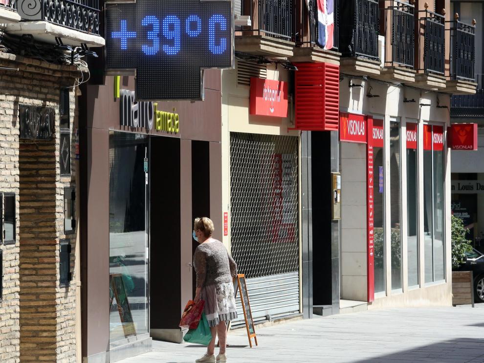 Un termómetro de Huesca marca 39 ºC durante la ola de calor de estos días.